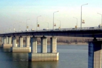 В Барнауле с нового моста спрыгнул мужчина