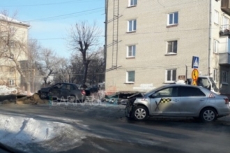 В Барнауле произошла авария с участием учебного авто 