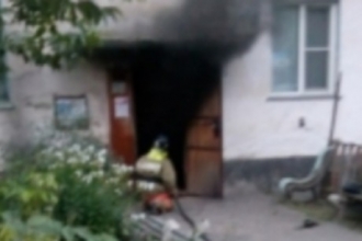 В Барнауле горел многоквартирный жилой дом