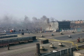 В Барнауле загорелся шинный завод