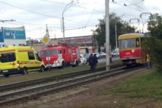 Авария с участием автобуса и трамвая произошла в Барнауле