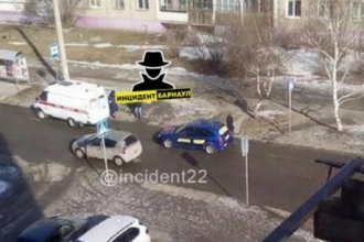 В Барнауле водитель такси сбил женщину
