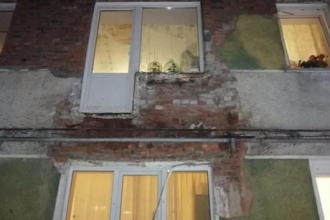 Жителям дома с рухнувшим балконом предложили переехать в съемное жилье