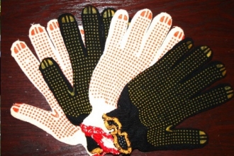 Каждый третий житель страны пользуется рабочими перчатками алтайской компании 