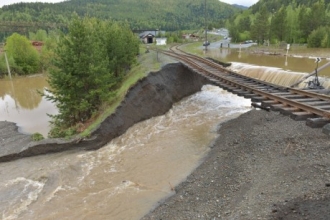 В Алтайском крае паводок затопил дорогу