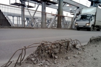 Старый мост в Барнауле больше не принимает большегрузы