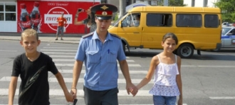 ГИБДД Барнаула просит пешеходов на дорогах быть внимательными 