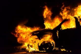 В Змеиногорске сгорели автомобиль и автобус