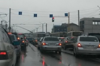 Из-за троллейбуса в Барнауле образовались огромные пробки